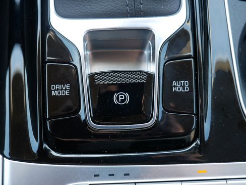 Certified 2024 Kia Carnival EX image 31