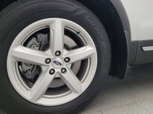 Used 2018 Ford Explorer XLT image 31