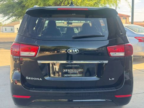 Used 2017 Kia Sedona LX w/ LX Essentials Premium Package FWD image 7