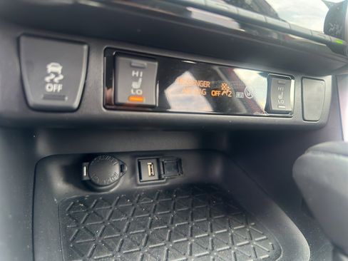 Used 2022 Toyota RAV4 XLE Premium image 14