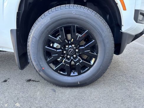 New 2026 Nissan Frontier SV w/ SV Convenience Package AWD/4WD image 9