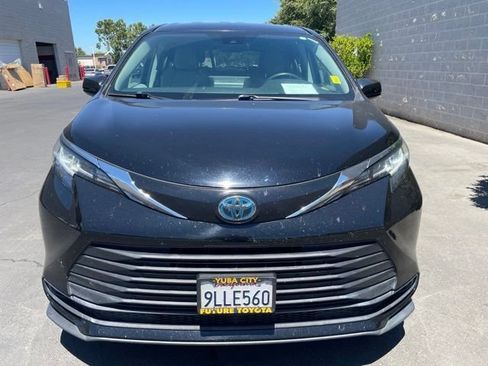 Used 2022 Toyota Sienna LE FWD image 2