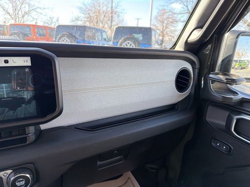 Used 2024 Jeep Wrangler Willys image 20