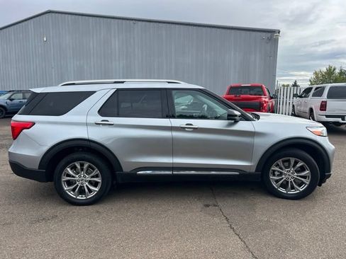 Used 2022 Ford Explorer Limited w/ Equipment Group 301A AWD/4WD image 6