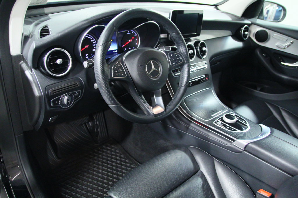 Certified 2019 Mercedes-Benz GLC 300 4MATIC image 4