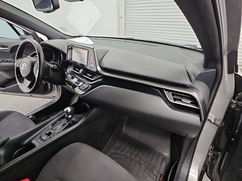 Used 2018 Toyota C-HR XLE FWD image 33