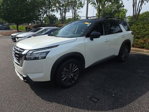 Used 2024 Nissan Pathfinder SL w/ SL Premium Package AWD/4WD image 1