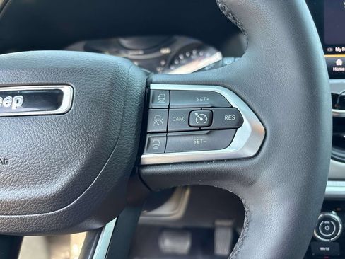Used 2025 Jeep Compass Limited AWD/4WD image 21