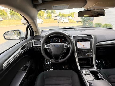 Used 2019 Ford Fusion SE FWD image 25