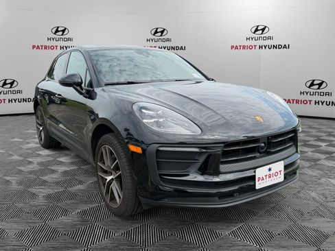 Used 2025 Porsche Macan AWD/4WD image 1