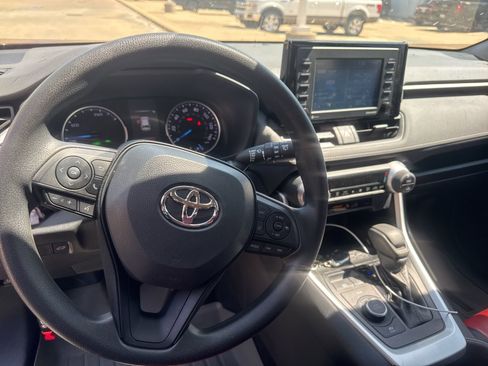 Used 2022 Toyota RAV4 XLE w/ Convenience Package AWD/4WD image 8