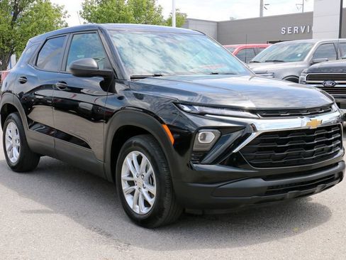 Used 2025 Chevrolet TrailBlazer LS w/ LS Convenience Package FWD image 4