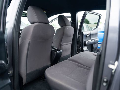 Used 2016 Toyota Tacoma TRD Sport AWD/4WD image 15