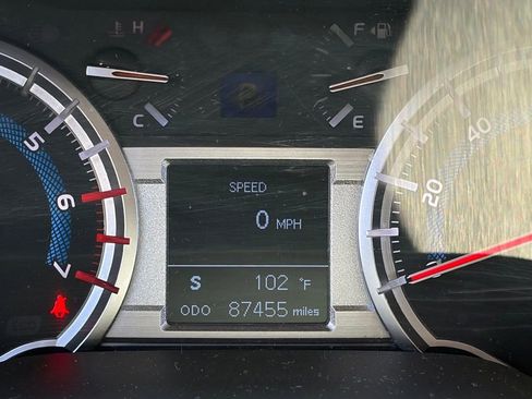 Used 2019 Toyota 4Runner SR5 AWD/4WD image 11