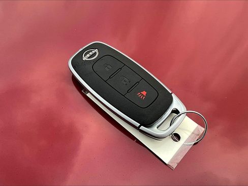 Used 2024 Nissan Rogue S image 38