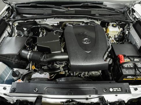 Used 2018 Toyota Tacoma TRD Off-Road image 19