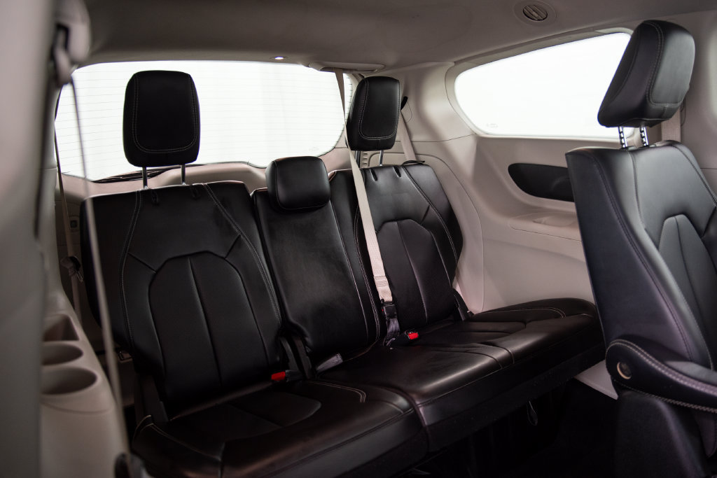 Used 2024 Chrysler Pacifica Limited FWD image 19