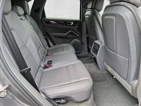 Used 2023 Porsche Cayenne AWD/4WD image 21