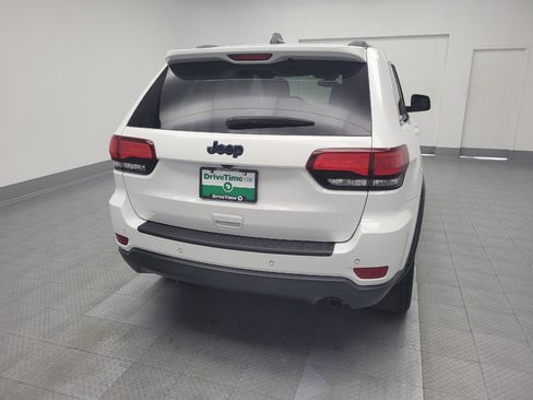 Used 2019 Jeep Grand Cherokee Laredo image 7
