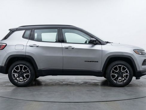 Used 2025 Jeep Compass Trailhawk AWD/4WD image 8