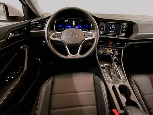 Used 2023 Volkswagen Jetta SE w/ Panoramic Sunroof Package FWD image 5