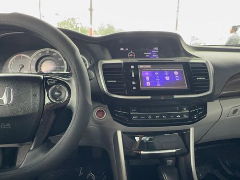 Used 2017 Honda Accord EX-L image 10