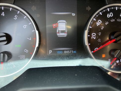 Used 2022 Toyota RAV4 XLE w/ Convenience Package FWD image 22