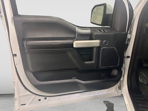Used 2016 Ford F150 Lariat w/ Equipment Group 502A Luxury AWD/4WD image 4