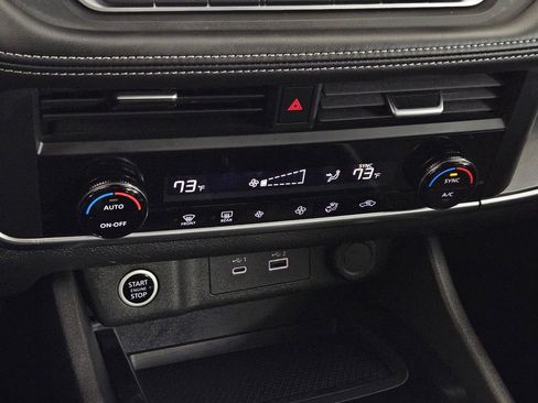 Used 2023 Nissan Rogue SV image 15