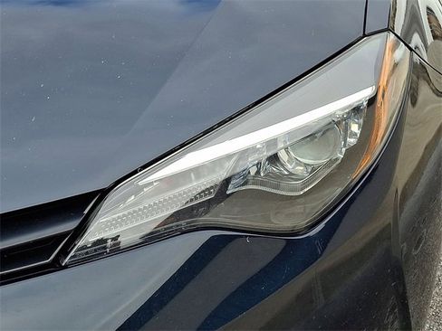 Used 2019 Toyota Corolla LE image 9
