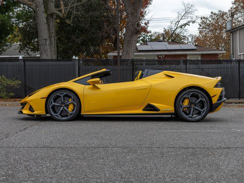 Used 2024 Lamborghini Huracan EVO image 22