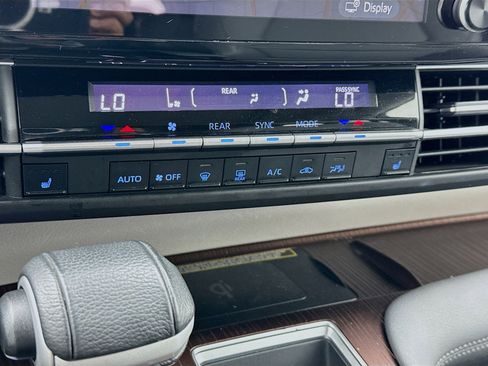 Used 2022 Toyota Sienna XLE w/ XLE Plus Package image 12