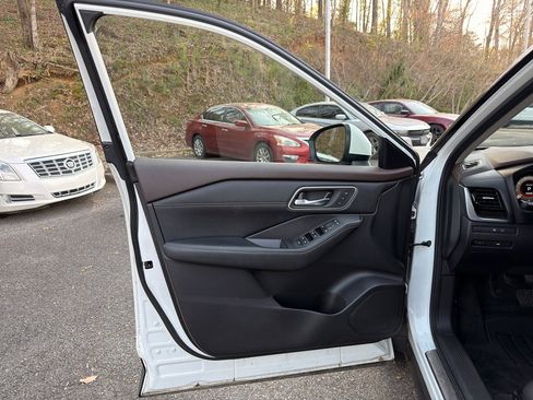 Used 2023 Nissan Rogue Platinum w/ Platinum Premium Package image 9