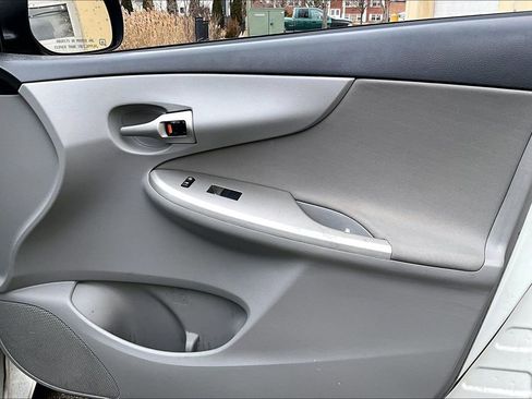 Used 2013 Toyota Corolla LE w/ Premium Pkg image 24