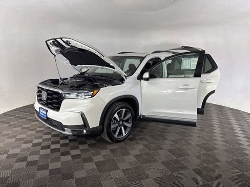 Certified 2025 Honda Pilot Elite image 14