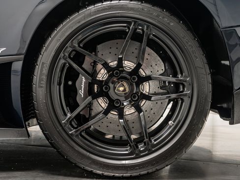 Used 2010 Lamborghini Murcielago LP 670-4 SV image 11