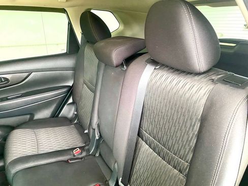 Used 2019 Nissan Rogue S FWD image 16