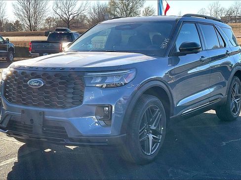 New 2026 Ford Explorer ST-Line w/ ST-Line Street Pack image 2