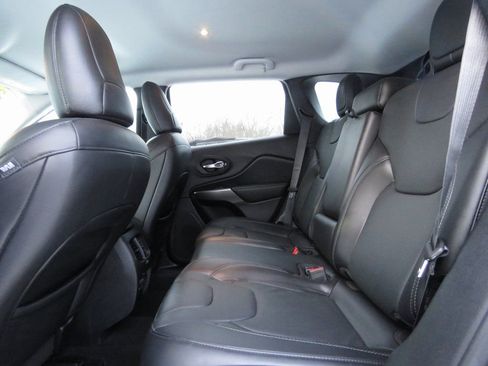 Used 2020 Jeep Cherokee Limited image 19