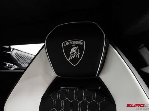 Used 2025 Lamborghini Revuelto AWD/4WD image 42