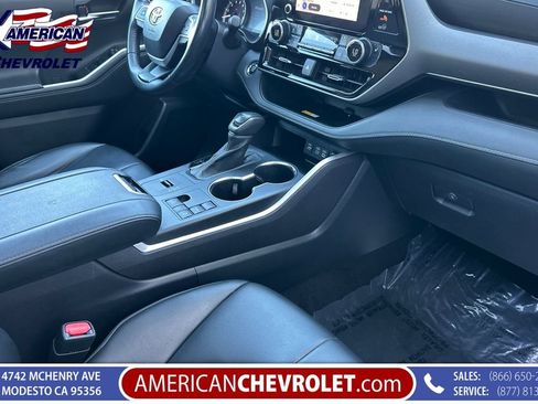 Used 2023 Toyota Highlander XLE FWD image 21