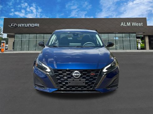 Used 2023 Nissan Altima 2.5 SR w/ SR Premium Package FWD image 2