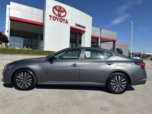 Used 2025 Nissan Altima 2.5 SV FWD image 6