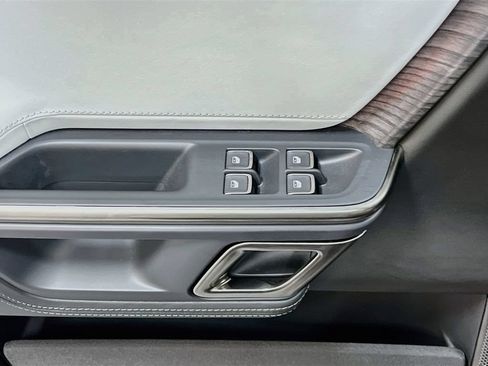 Used 2024 Rivian R1S Adventure AWD/4WD image 17