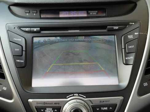 Used 2016 Hyundai Elantra Limited w/ Option Group 04 FWD image 39