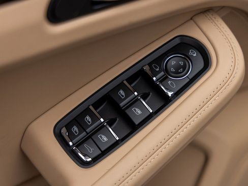 New 2026 Porsche Macan AWD/4WD image 23