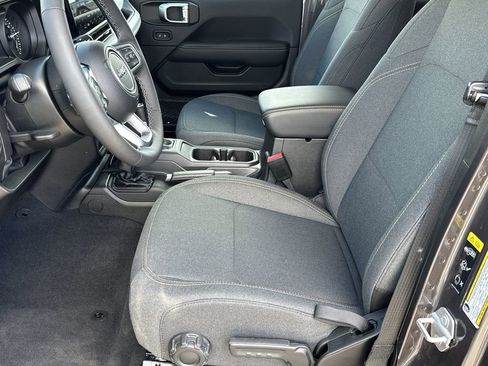 Used 2025 Jeep Wrangler Sahara 4xe image 14