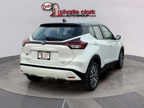 Used 2023 Nissan Kicks SV FWD image 5