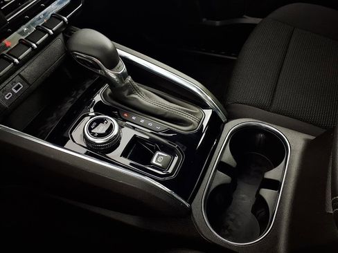 Used 2024 GMC Canyon Elevation w/ Convenience Package image 11