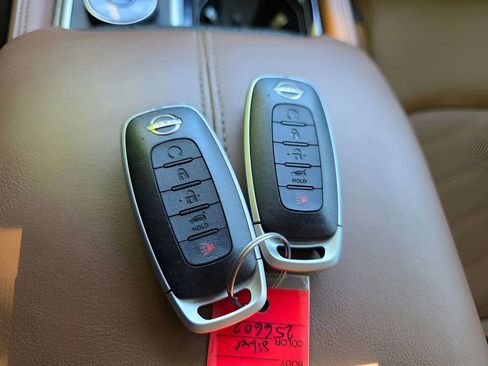 Used 2025 Nissan Pathfinder Platinum AWD/4WD image 31
